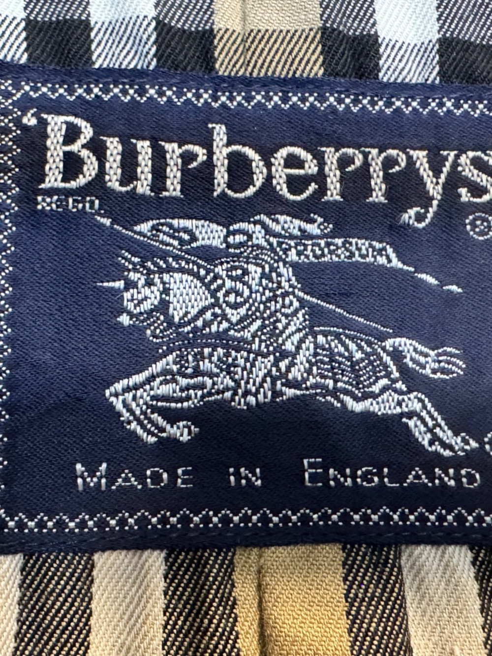 AUTHENTIC Burberry Tan Trench Coat with Check Lining - Picture 4 of 7